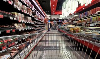 Търговските вериги пускат над 50 хранителни продукти на трайно ниски цени