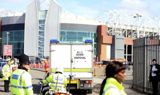 Евакуация на "Олд Трафорд"!