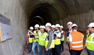 Прокопаха първите 70 метра от най-дългия двутръбен жп тунел у нас 
