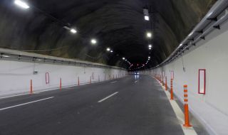 Заради ремонт и миене: В два от тунелите на АМ "Тракия" и АМ "Хемус" движението ще е в една лента
