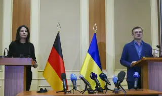 Берлин обеща нова военна помощ за Киев навръх втората годишнина от кризата, след като призова очи в очи Русия да спре войната