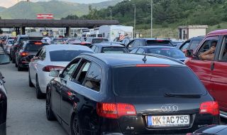 Колони от автомобили по границата на Сърбия