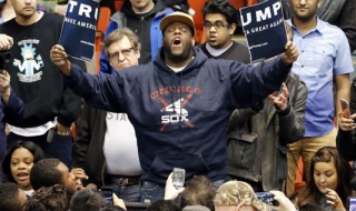 Бой между привърженици и противници на Тръмп