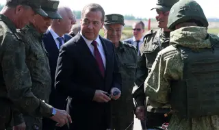 Руснаците трябва да се мобилизират, за да нанесат вреда на Запада, призова Медведев