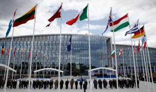 НАТО въвежда македонския език