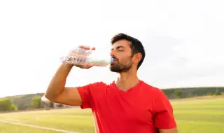Пиенето на много минерална вода в горещините може да ни навреди