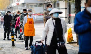 Китай леко разхлаби ограниченията срещу COVID-19