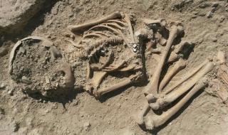 Детски скелет с натрошен череп е открит в Турция (СНИМКИ)