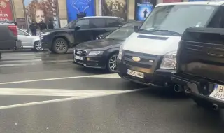 Извънредна ситуация: Джипове на членове и симпатизанти от "Величие" блокираха бул. "Дондуков" в София ВИДЕО