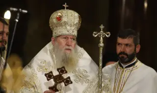 Власт и политици отдадоха почит на Патриарх Неофит