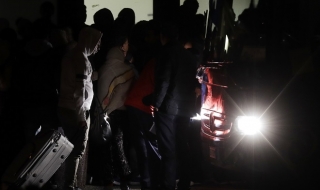 Мигранти на тумби окупираха метрото