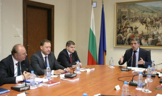 Проблемите на националната сигурност не трябва да се решават на парче /Обновена/