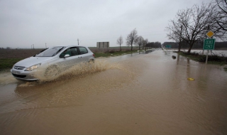 Унгарски военнослужещи готови за очакваното наводнение
