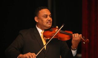 Суданският цигулар Осман Махи Ад-Дин пред ФАКТИ: Судан е страна на талантите. Всички нубийци са били поети (ВИДЕО)