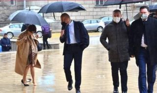 Десислава Атанасова като Пепеляшка преди консултациите с Радев