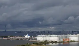 Русия изпрати военни кораби да ескортират танкер, преследван от САЩ в Атлантика