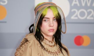 Били Айлиш се борила с COVID-19 в продължение на 2 месеца