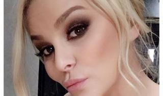 Следродилна депресия тресе ДесиСлава. Певицата качи още 5 кг