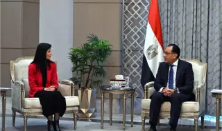 Вицепремиерът и външен министър Мария Габриел разговаря на „четири очи“ със своя египетски колега