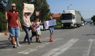 Протест в Гара Елин Пелин