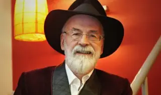 12 март, 2015 г.: Почина Тери Пратчет - майсторът на хумористичното фентъзи