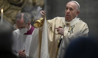 Папа Франциск отслужи литургия за десетки хиляди католици на националния стадион в Бахрейн