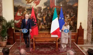 Италианският премиер Джорджа Мелони беше посрещната на международното летище на Тирана