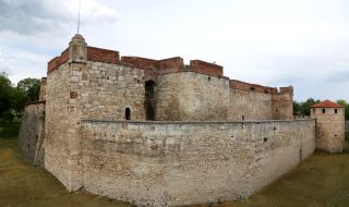 Крепостта "Баба Вида" продължава да се руши