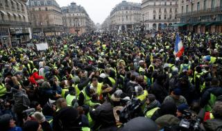 Отново протести и сблъсъци в Париж