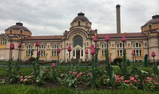 Паркингът зад Централна баня ще е туристически площад