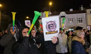 Калоян Методиев: Пеевски приключи като мит! Правителството агонизира. България се изправи!