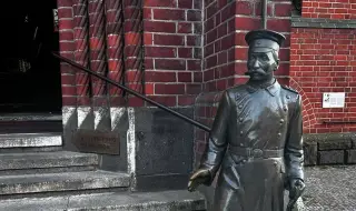 Мошеникът, който стана герой в Германия