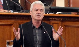 Сидеров: Борисов подмамва и успива като сирените в „Одисея“