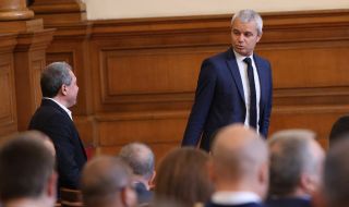 Костадин Костадинов съобщи за задържани над 30 български граждани в Гърция и заплаши с "ответни действия"