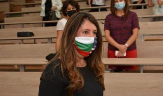 Херо Мустафа: Супергероите носят маски