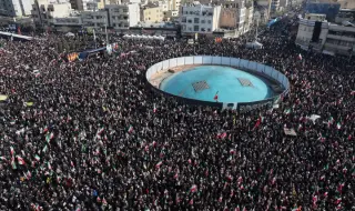Масови шествия в Иран в знак на подкрепа към новия върховен лидер ВИДЕО