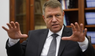 Обмислят отстраняването на румънския президент