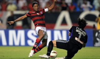 Роналдиньо отново избухна с гол-красавец (видео)