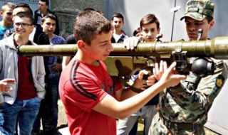 Въвеждат задължително военно обучение за учениците в България