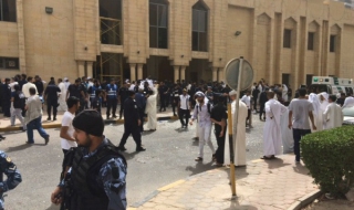 Бомбен атентат в джамия в Кувейт (Снимки 18+)