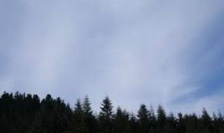 Идат облаци от Югозапад, ветровито в планините