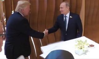 Най-после! Тръмп и Путин си стиснаха ръцете (ВИДЕО)