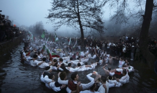 Близо половин милион българи празнуват на Йордановден и Ивановден