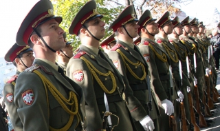 И армията се включи в кампанията „Да изчистим България за един ден”