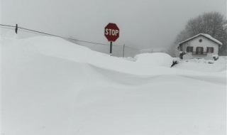Снежна буря блокира Испания и Словения