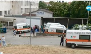 Пет линейки с децата от катастрофиралия автобус потеглиха към ГКПП "Калотина"