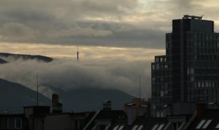 Облачността намалява, силен вятър в планините