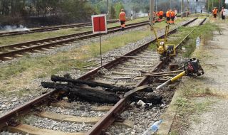 Инцидент на гара Караджалово блокира 3 влака