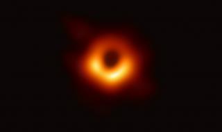 Исторически момент в науката! Снимаха черна дупка (СНИМКИ)