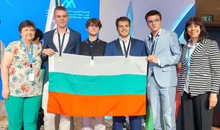 Български ученици триумфираха на Международната олимпиада по химия в Дубай
